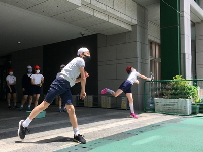 6 11 6年生 ソフトボール投げ 日本橋小学校